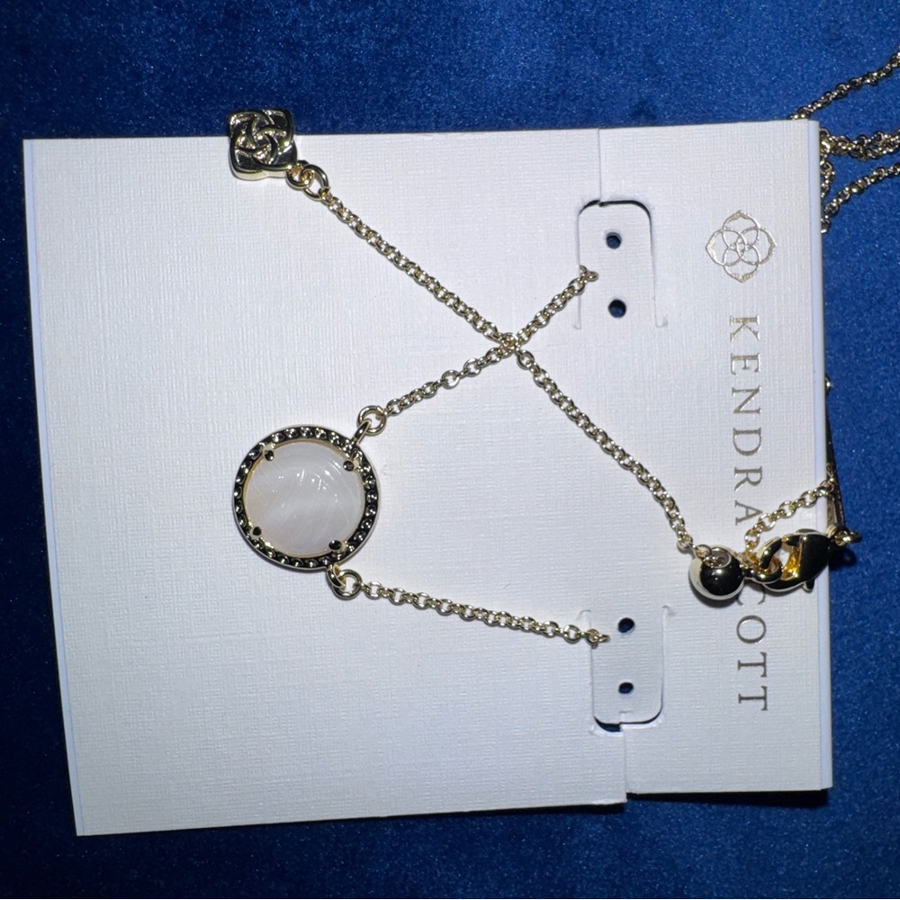 Kendra Scott Volleyball Gold Short Pendant Necklace in White Mother-of-Pearl